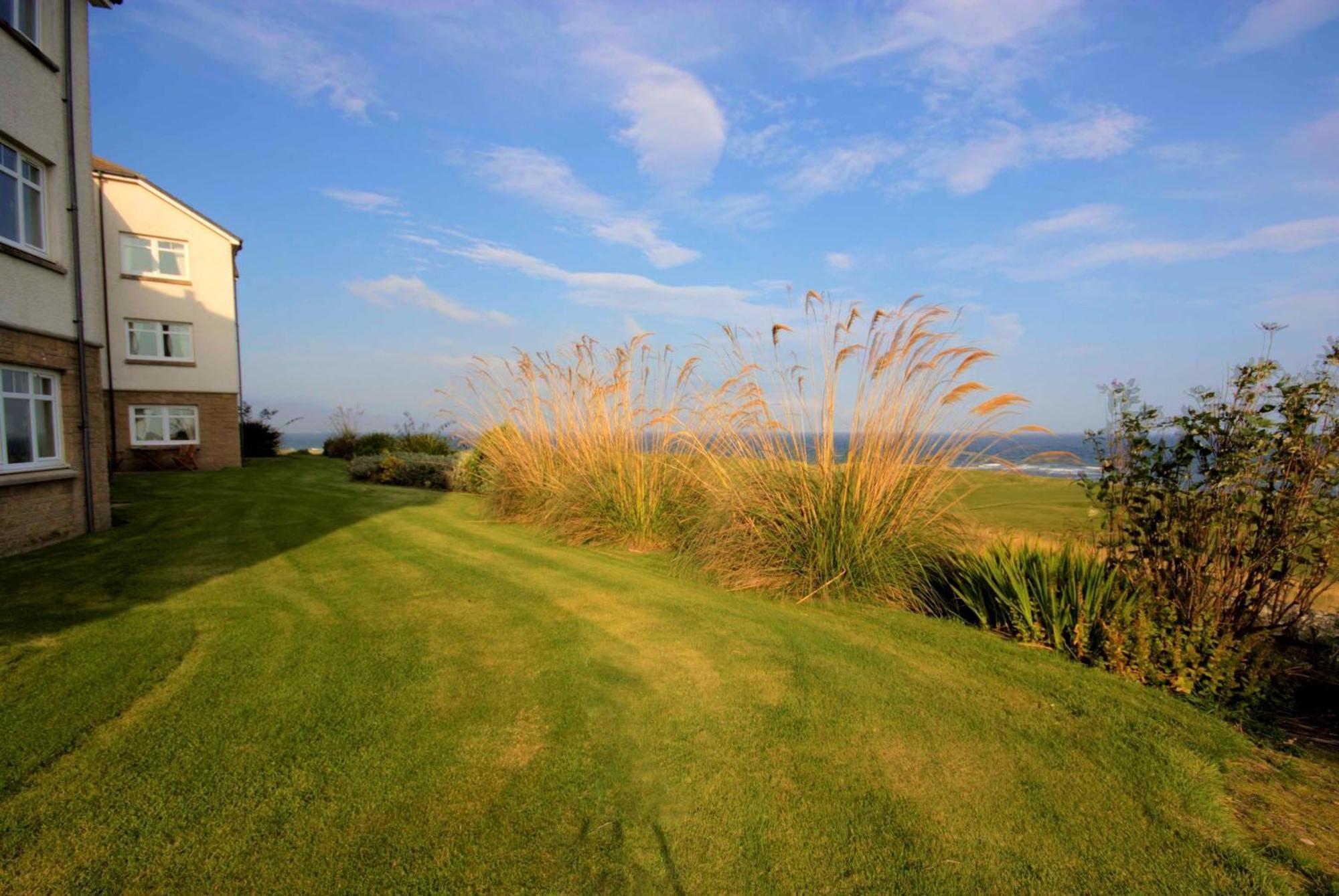 No2 The Links Apartment, Brora Bagian luar foto