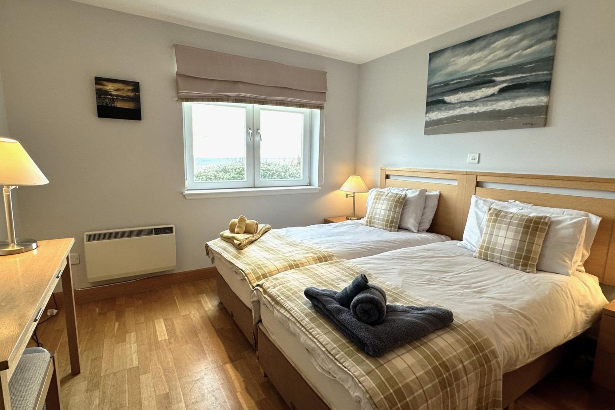 No2 The Links Apartment, Brora Bagian luar foto